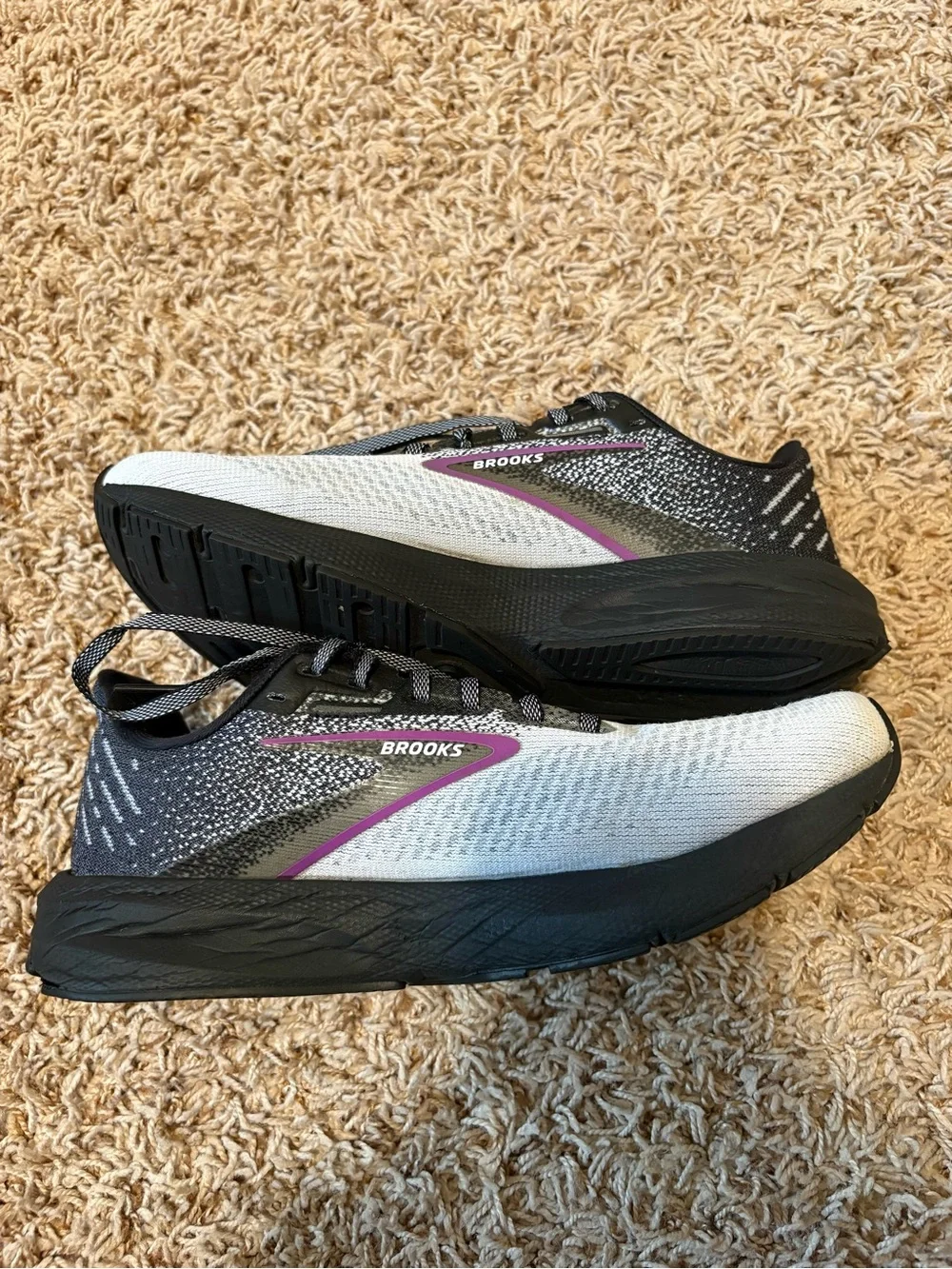 Brooks Launch 10 Running Shoes in Black Violet Women’s size 8